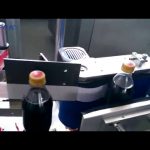 Аутоматска машина за етикетирање боца Цола