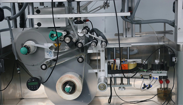 Детаљи машине за аутоматско етикетирање горње и доње налепнице са двостране странице